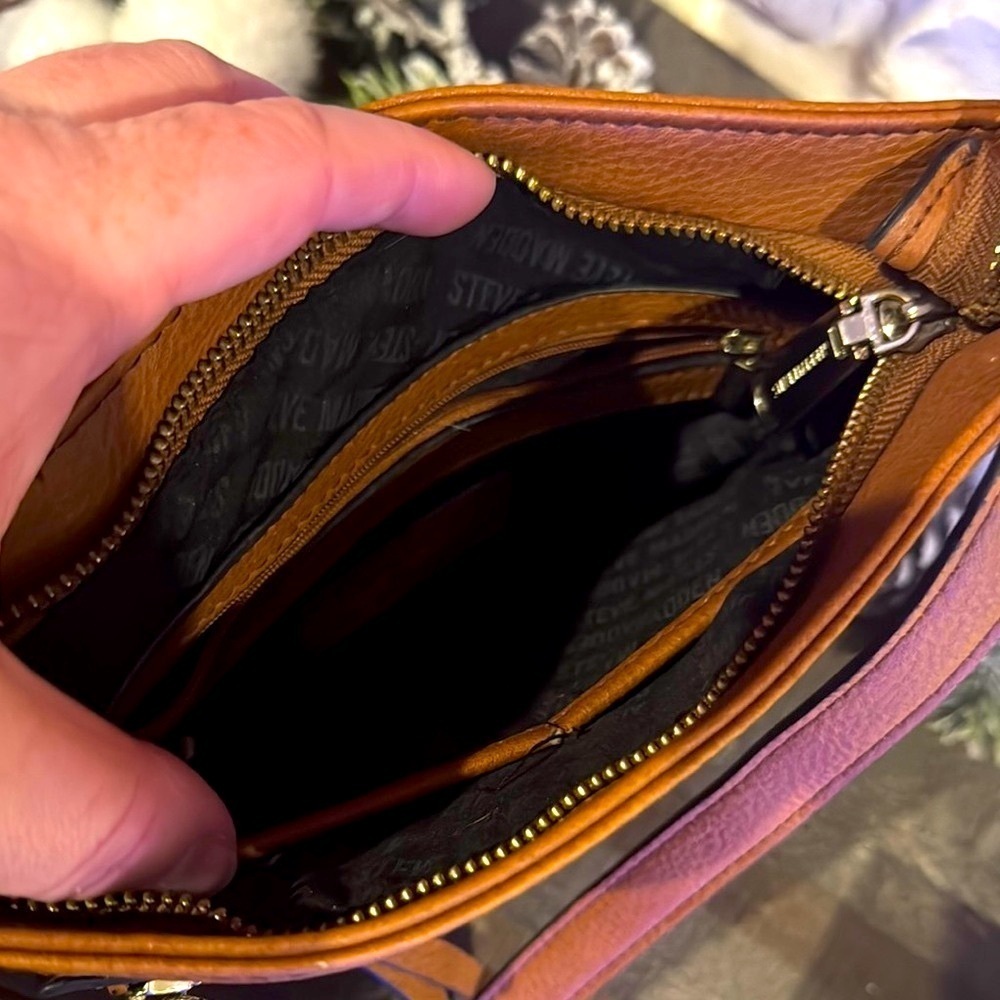 Steve Madden Brown Crossbody Bag with Leather Material and Minimalist Design - Picture 4 of 9